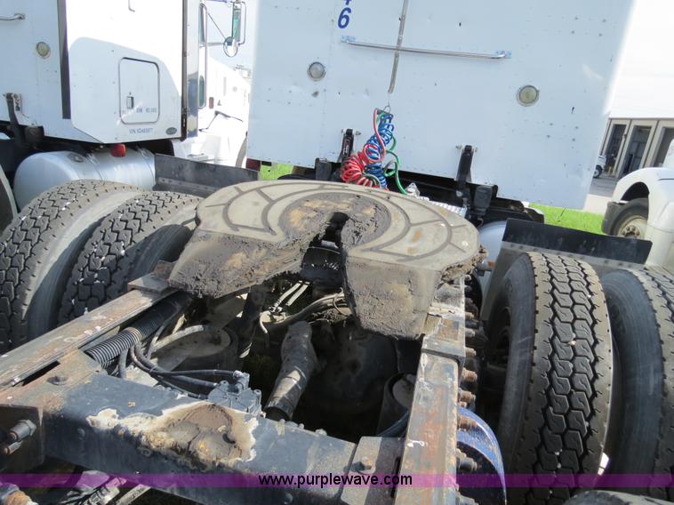 image for item B4521 2000 Peterbilt 377 semi truck