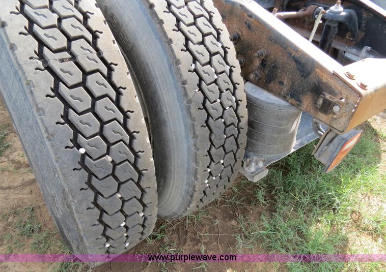 image for item B4521 2000 Peterbilt 377 semi truck