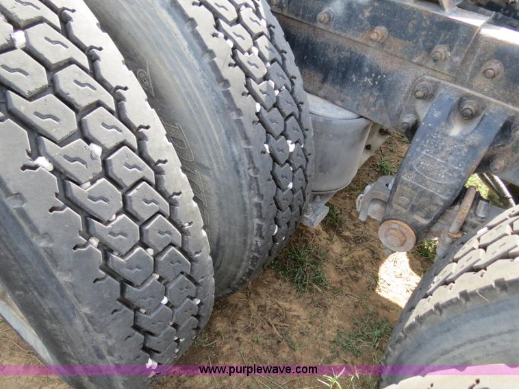 image for item B4521 2000 Peterbilt 377 semi truck