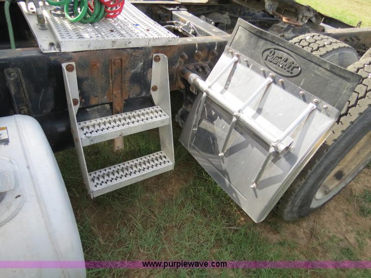 image for item B4521 2000 Peterbilt 377 semi truck
