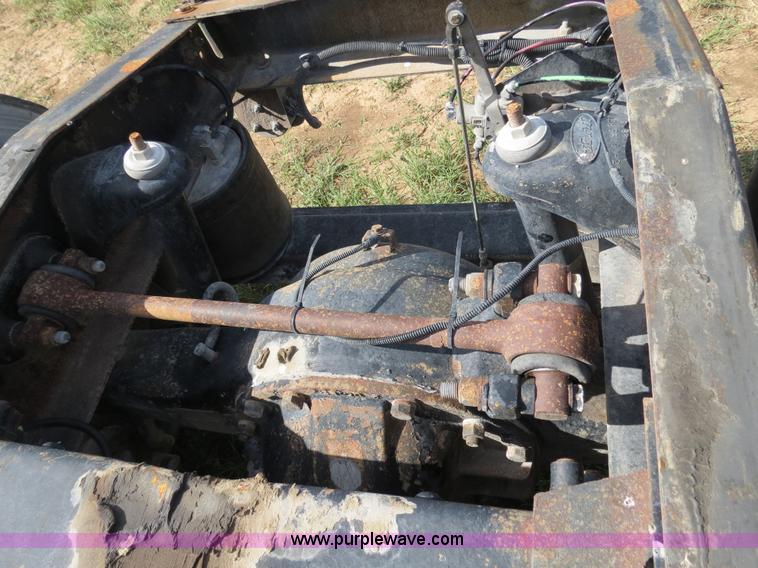 image for item B4521 2000 Peterbilt 377 semi truck