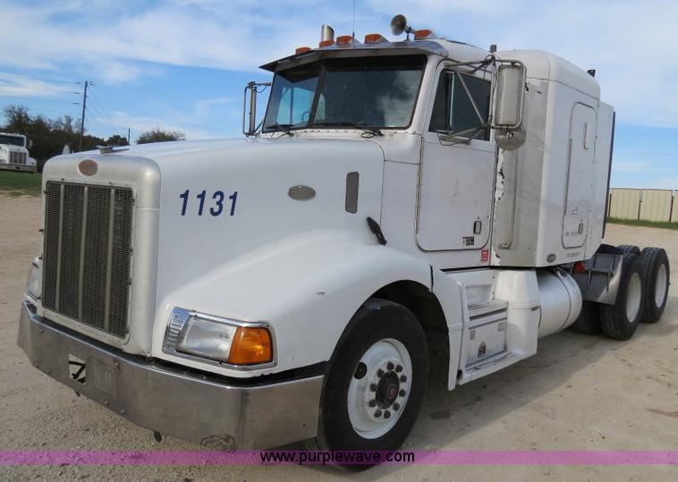 image for item B4522 1999 Peterbilt 377 semi truck