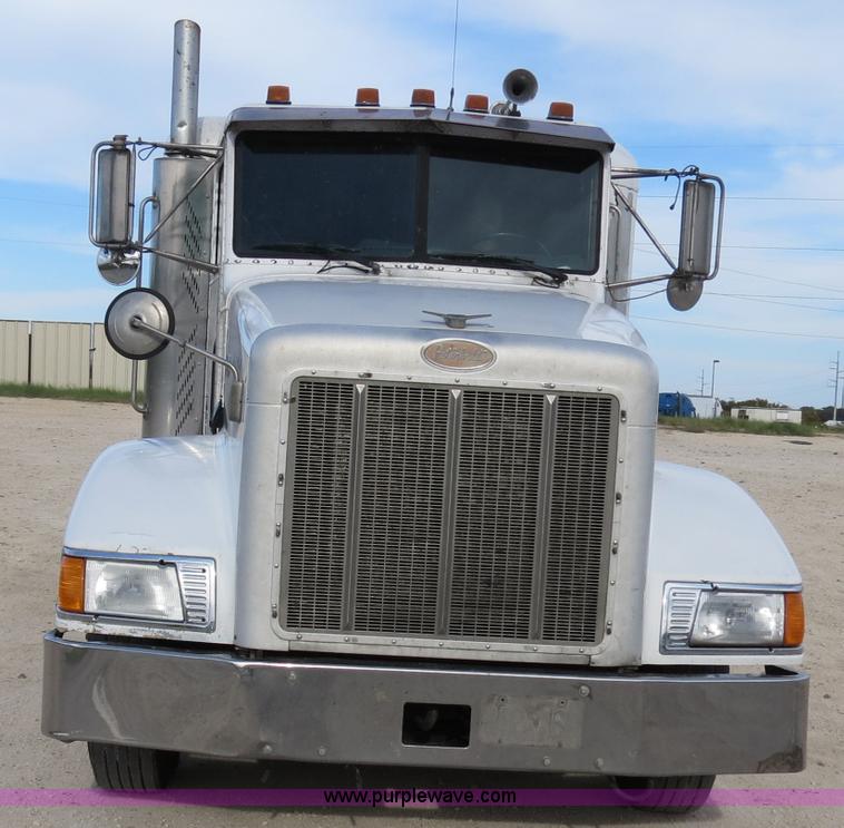 image for item B4522 1999 Peterbilt 377 semi truck