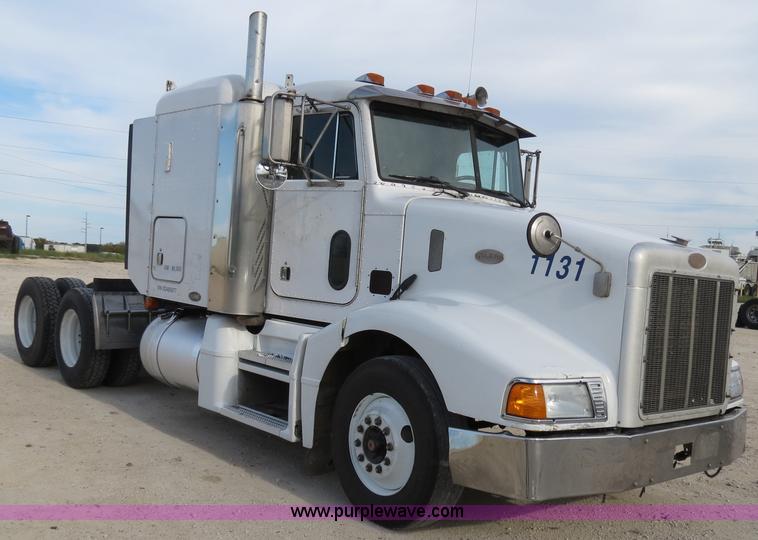 image for item B4522 1999 Peterbilt 377 semi truck
