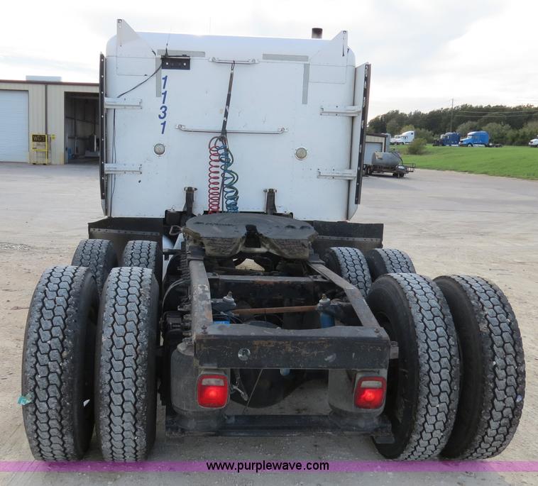 image for item B4522 1999 Peterbilt 377 semi truck