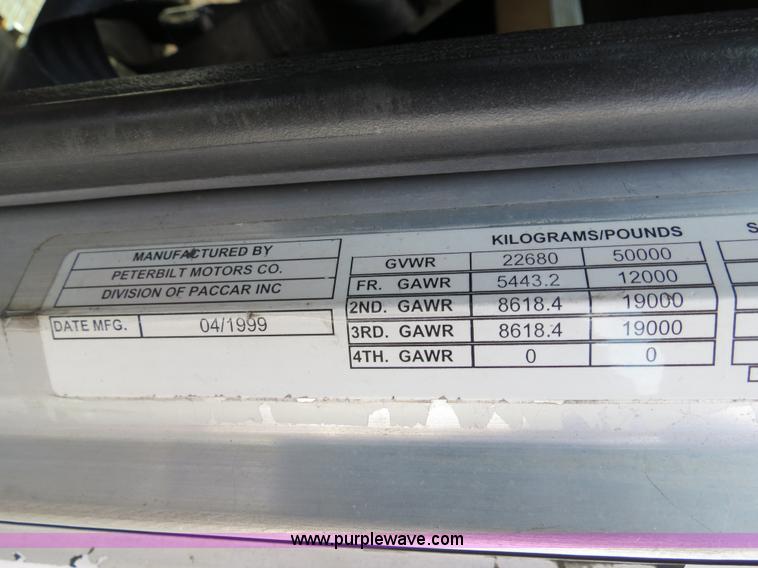 image for item B4522 1999 Peterbilt 377 semi truck