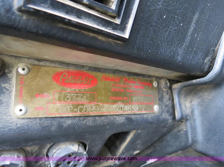 image for item B4522 1999 Peterbilt 377 semi truck