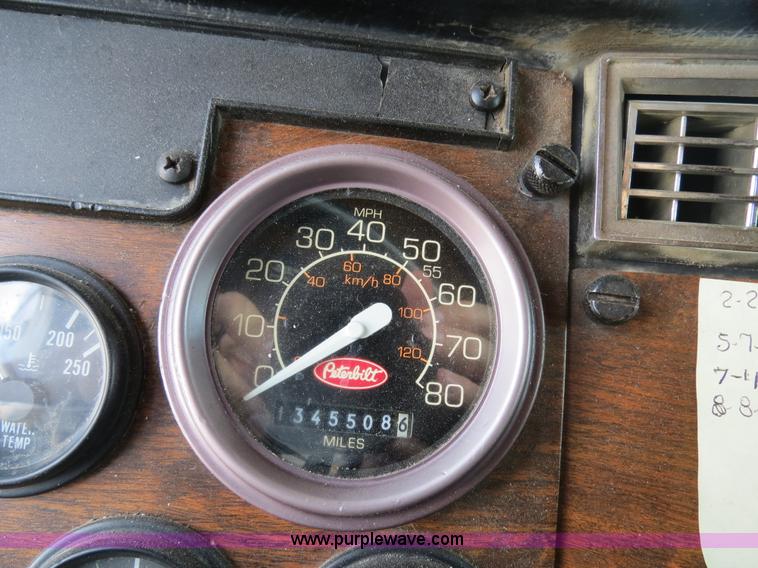 image for item B4522 1999 Peterbilt 377 semi truck