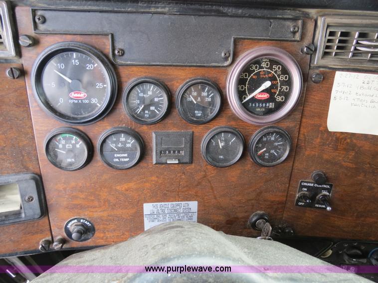 image for item B4522 1999 Peterbilt 377 semi truck