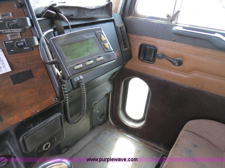 image for item B4522 1999 Peterbilt 377 semi truck