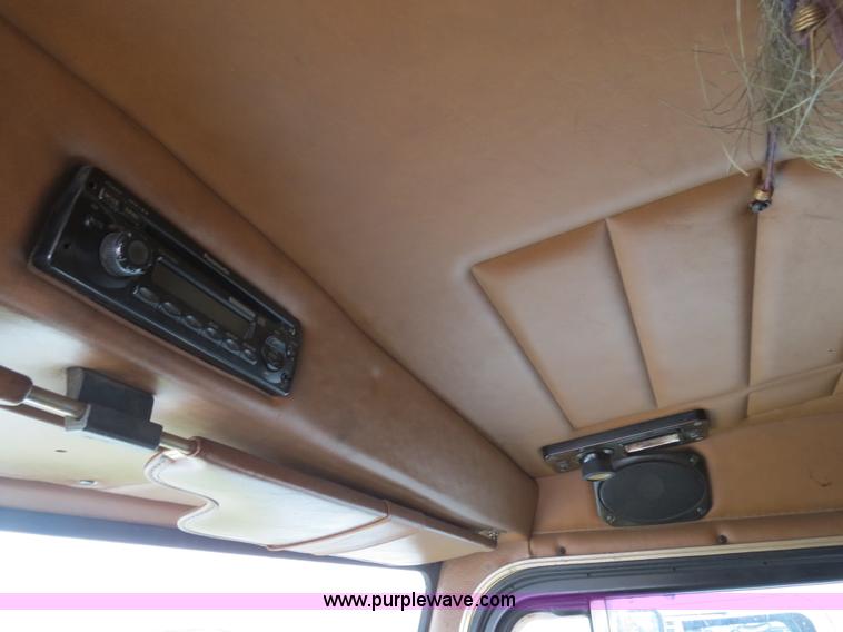 image for item B4522 1999 Peterbilt 377 semi truck