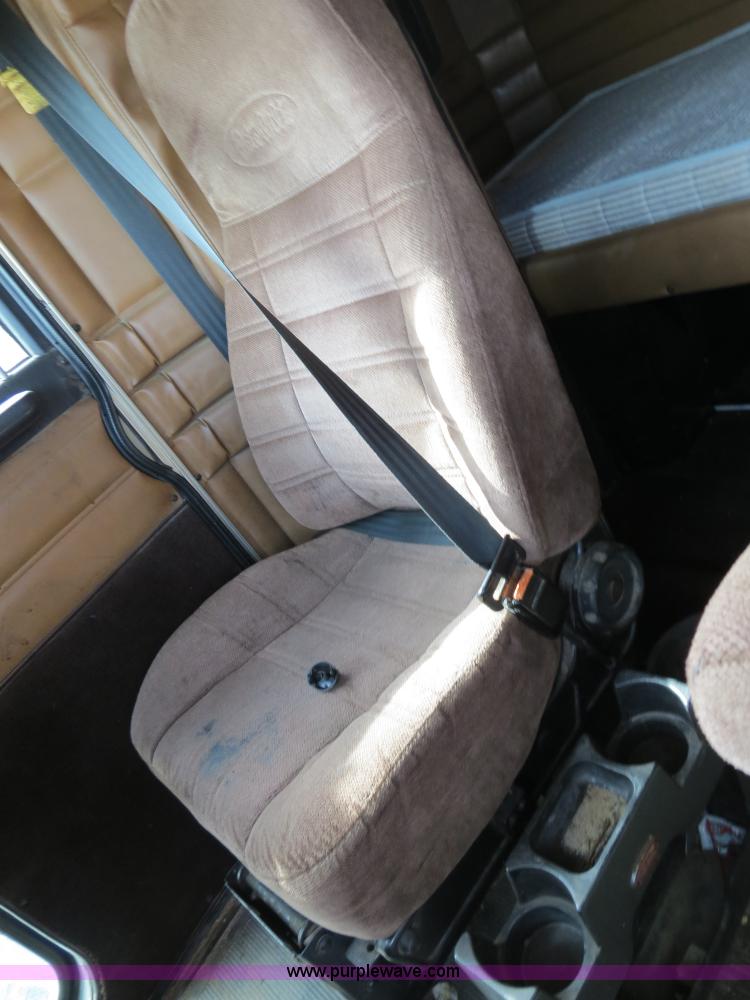 image for item B4522 1999 Peterbilt 377 semi truck