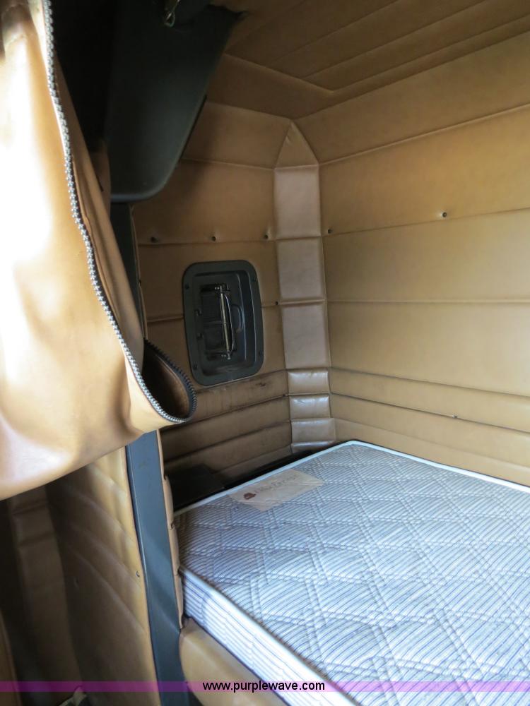 image for item B4522 1999 Peterbilt 377 semi truck