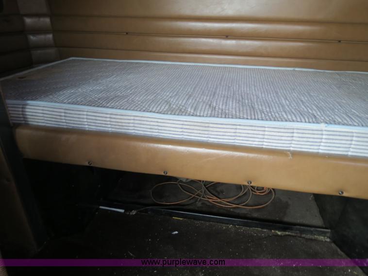 image for item B4522 1999 Peterbilt 377 semi truck