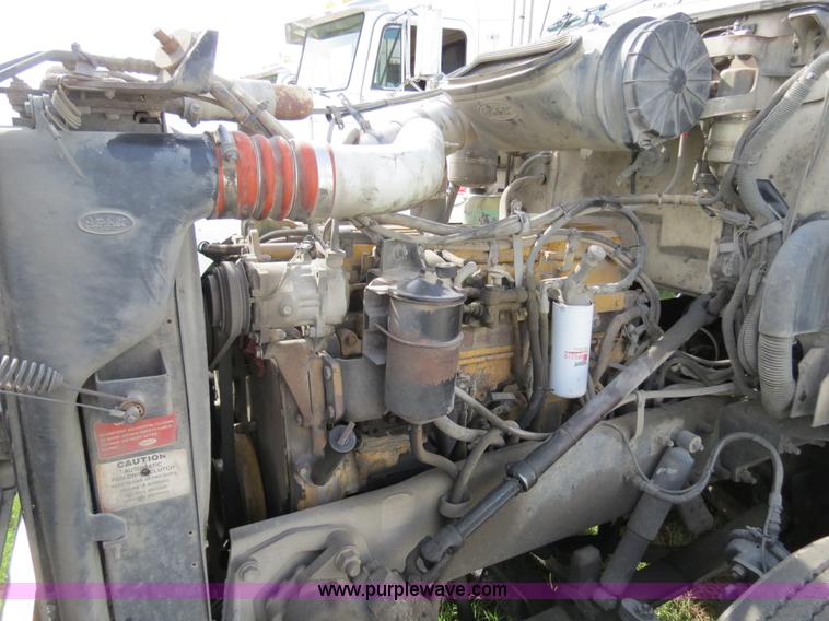 image for item B4522 1999 Peterbilt 377 semi truck