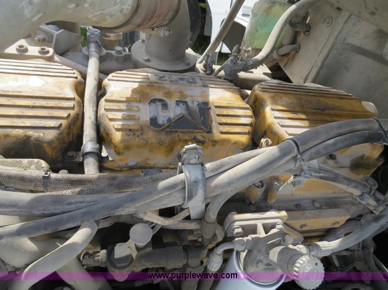 image for item B4522 1999 Peterbilt 377 semi truck