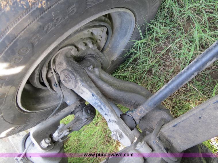 image for item B4522 1999 Peterbilt 377 semi truck