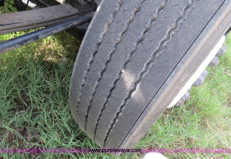 image for item B4522 1999 Peterbilt 377 semi truck