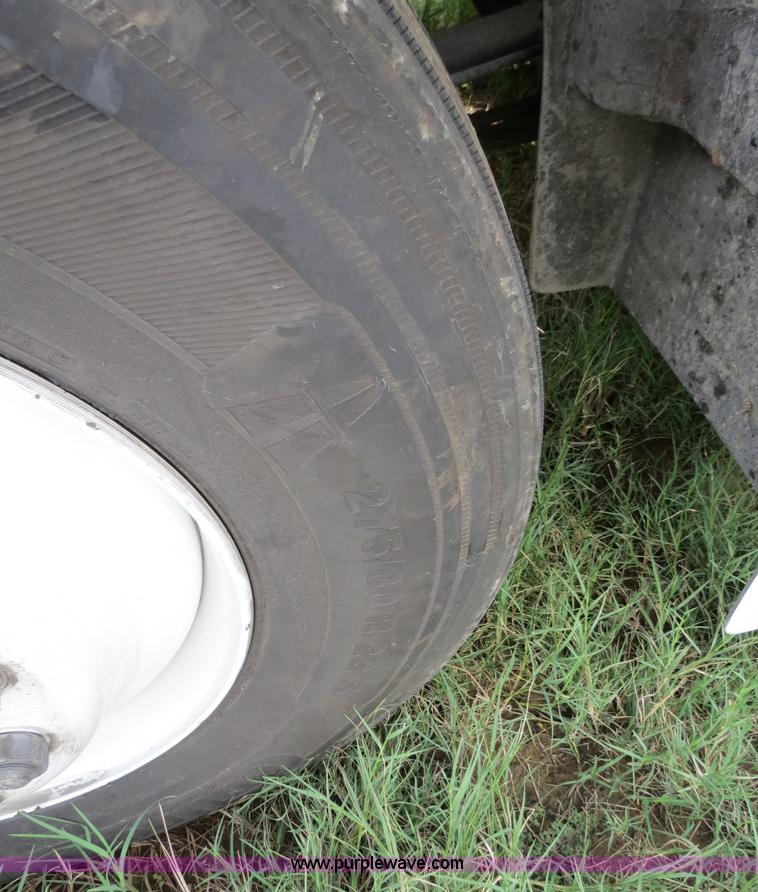 image for item B4522 1999 Peterbilt 377 semi truck