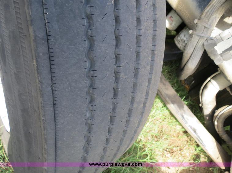 image for item B4522 1999 Peterbilt 377 semi truck