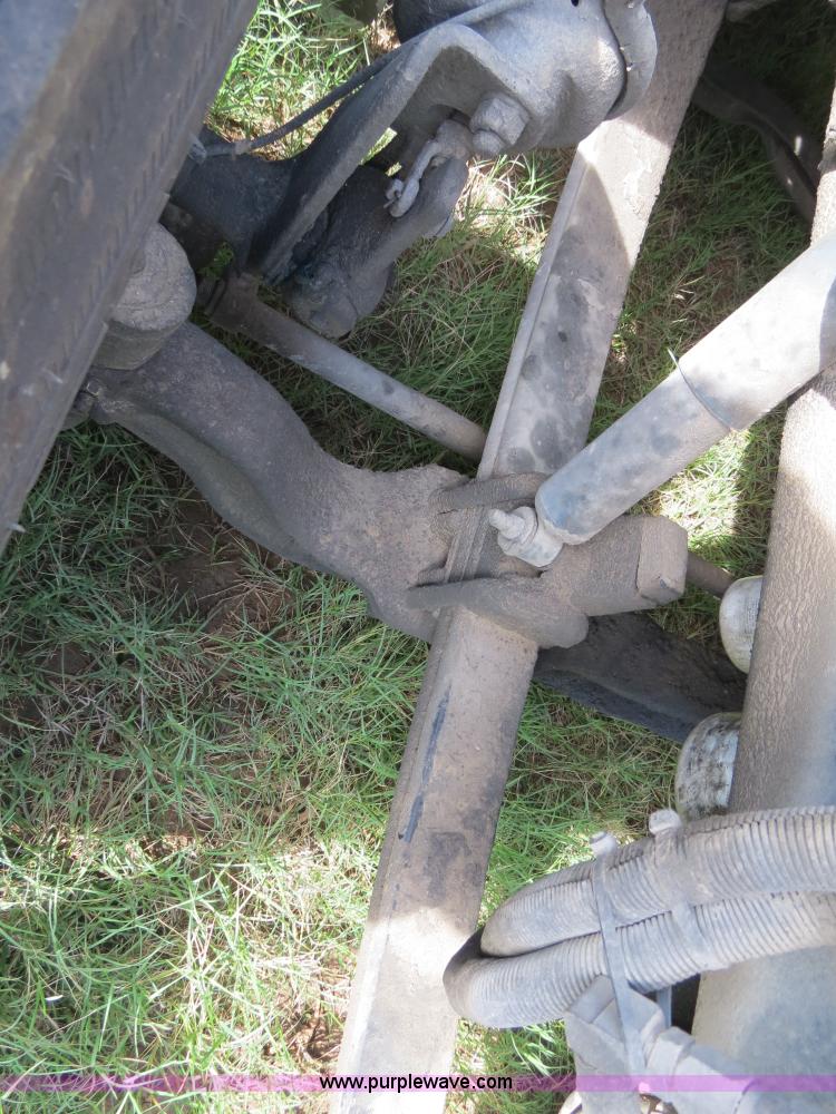 image for item B4522 1999 Peterbilt 377 semi truck