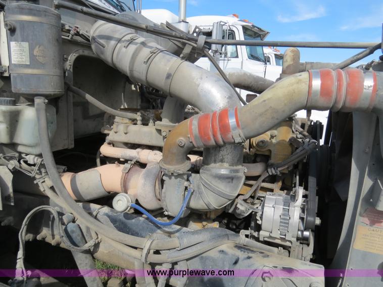 image for item B4522 1999 Peterbilt 377 semi truck