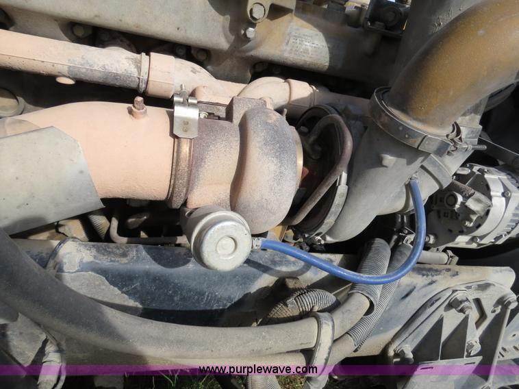 image for item B4522 1999 Peterbilt 377 semi truck