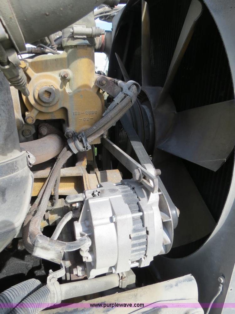 image for item B4522 1999 Peterbilt 377 semi truck