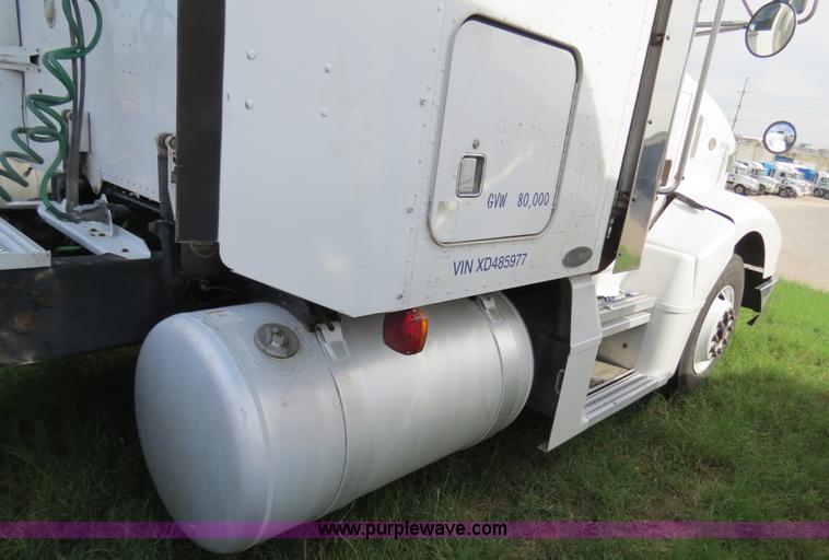 image for item B4522 1999 Peterbilt 377 semi truck