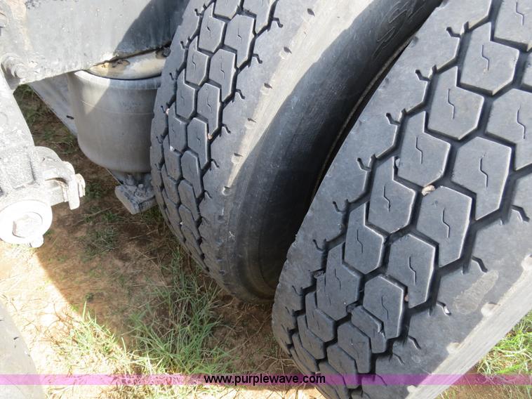 image for item B4522 1999 Peterbilt 377 semi truck