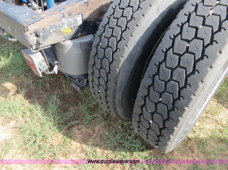 image for item B4522 1999 Peterbilt 377 semi truck