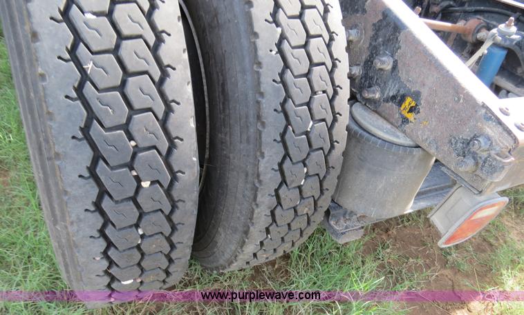 image for item B4522 1999 Peterbilt 377 semi truck