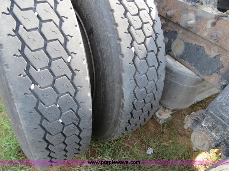 image for item B4522 1999 Peterbilt 377 semi truck