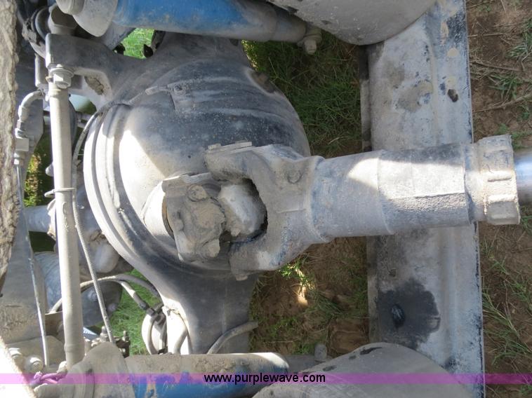 image for item B4522 1999 Peterbilt 377 semi truck