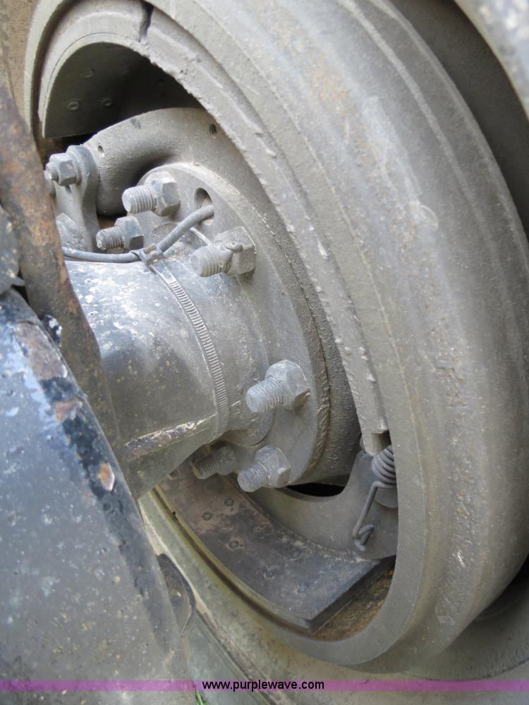 image for item B4522 1999 Peterbilt 377 semi truck