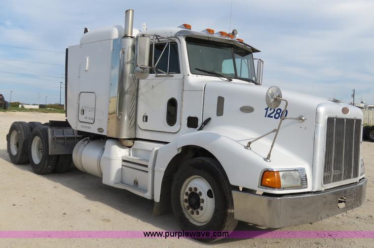 image for item B4523 2000 Peterbilt 377 semi truck