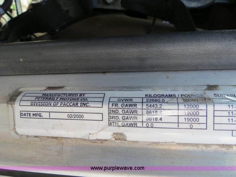 image for item B4523 2000 Peterbilt 377 semi truck