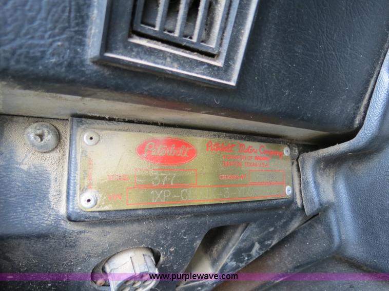 image for item B4523 2000 Peterbilt 377 semi truck