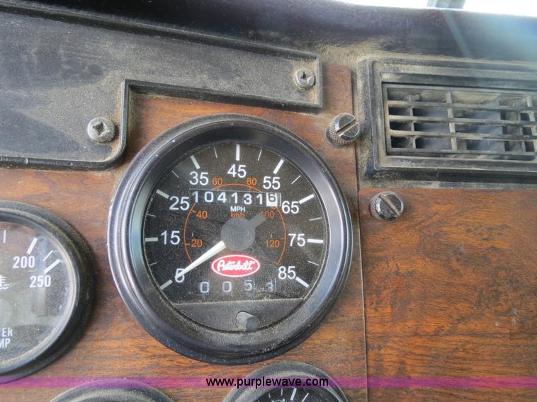 image for item B4523 2000 Peterbilt 377 semi truck