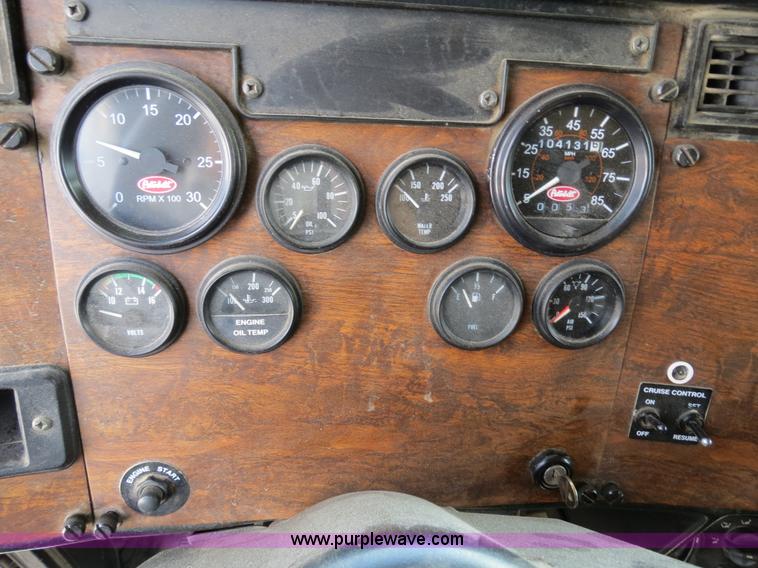 image for item B4523 2000 Peterbilt 377 semi truck