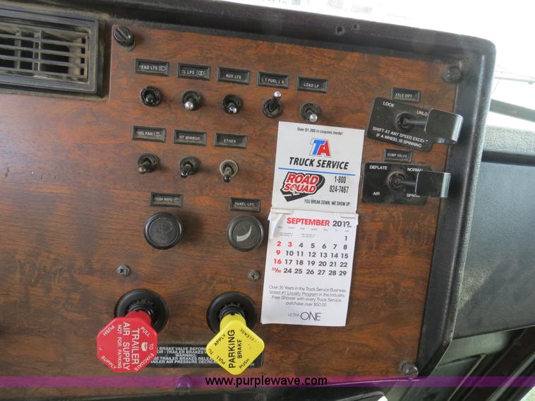 image for item B4523 2000 Peterbilt 377 semi truck