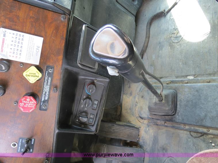 image for item B4523 2000 Peterbilt 377 semi truck