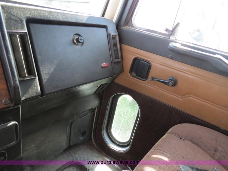 image for item B4523 2000 Peterbilt 377 semi truck