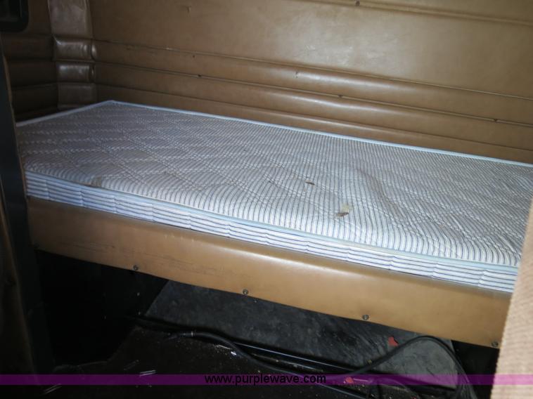 image for item B4523 2000 Peterbilt 377 semi truck