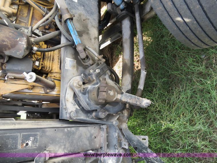 image for item B4523 2000 Peterbilt 377 semi truck