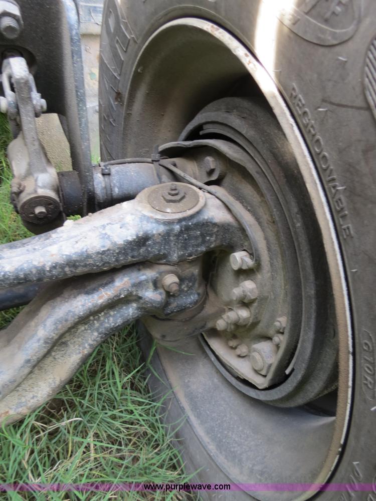 image for item B4523 2000 Peterbilt 377 semi truck