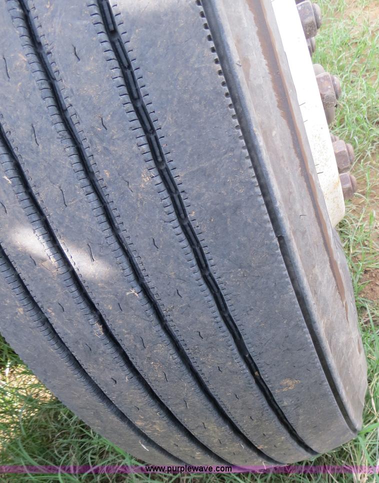 image for item B4523 2000 Peterbilt 377 semi truck