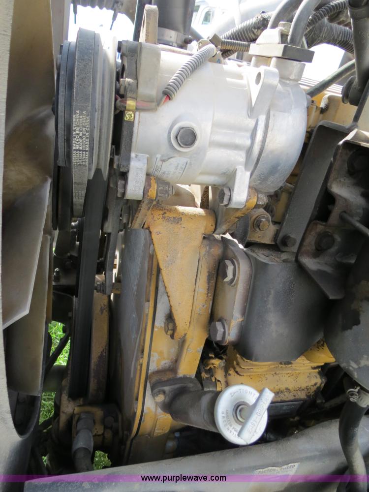 image for item B4523 2000 Peterbilt 377 semi truck