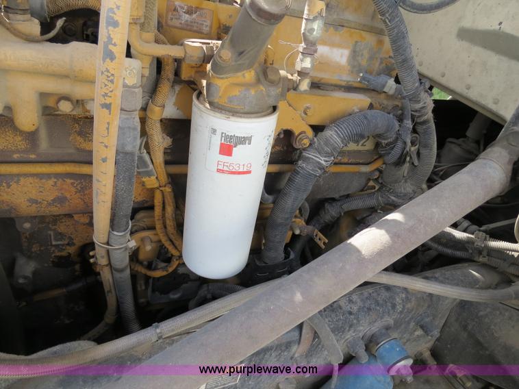 image for item B4523 2000 Peterbilt 377 semi truck