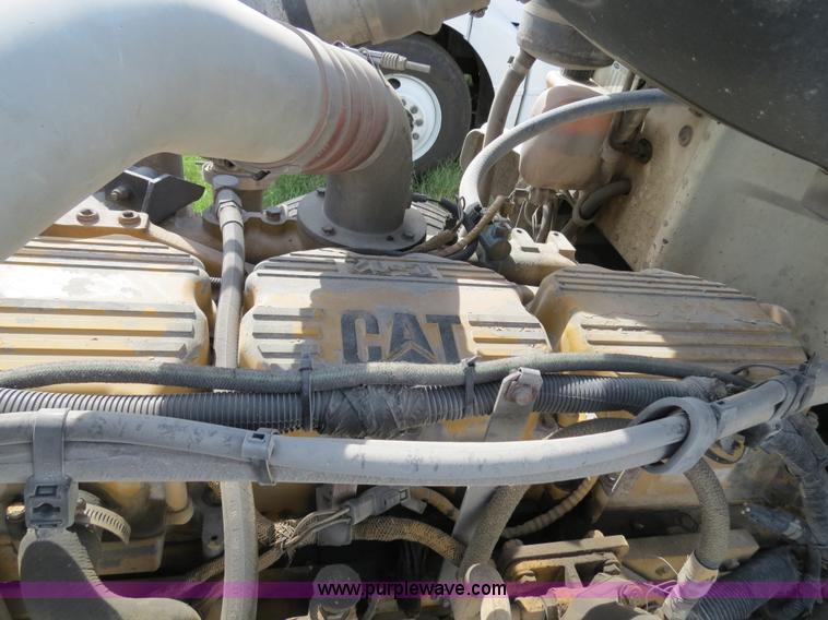 image for item B4523 2000 Peterbilt 377 semi truck